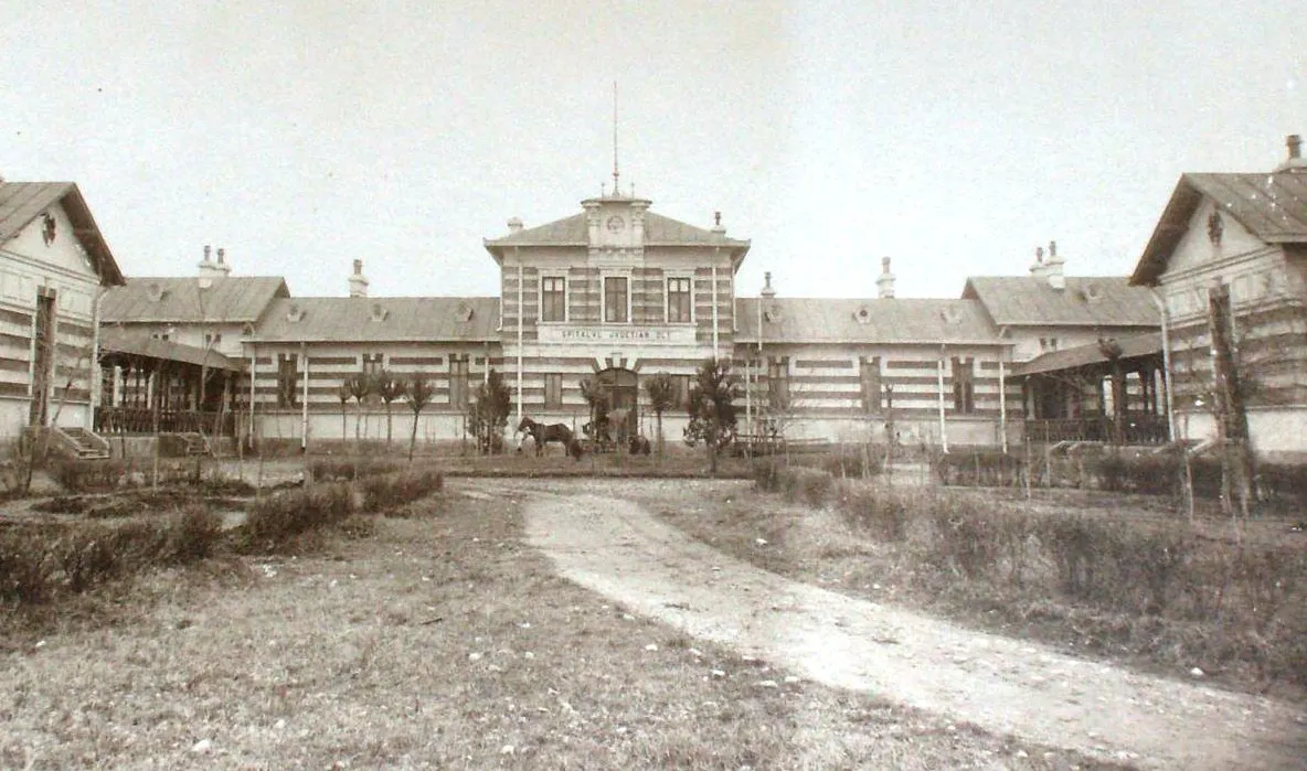Fotografii DOCUMENT cu primul spital din Slatina, în urmă cu 200 de ani