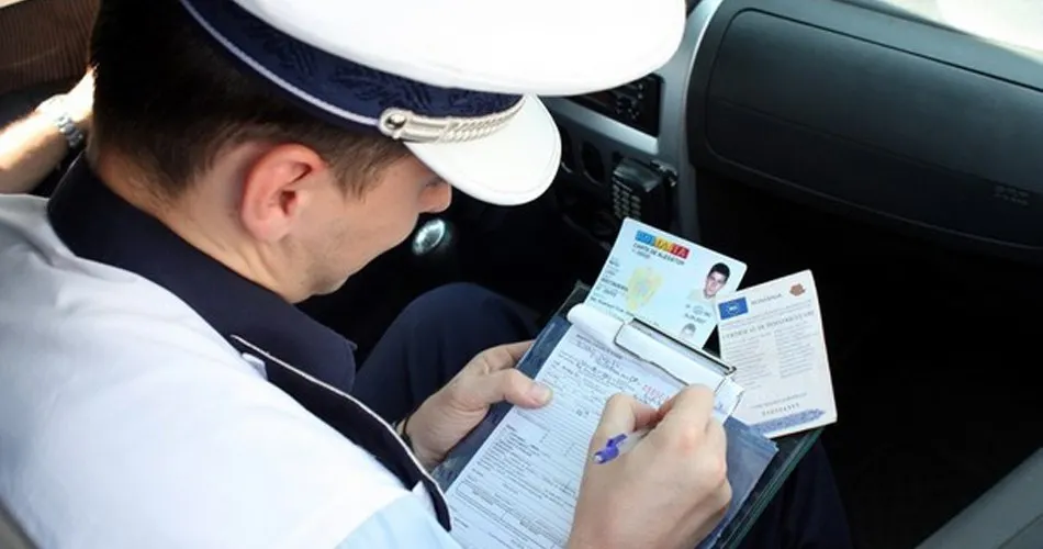 Sute de amenzi, în minivacanţa de Sfânta Maria. 27 de olteni au rămas fără permisul de conducere