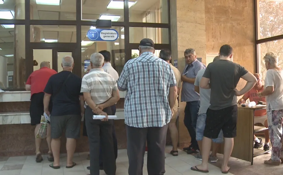 Ghişeele Fiscului, asaltate de cei care vor să recupereze taxa auto