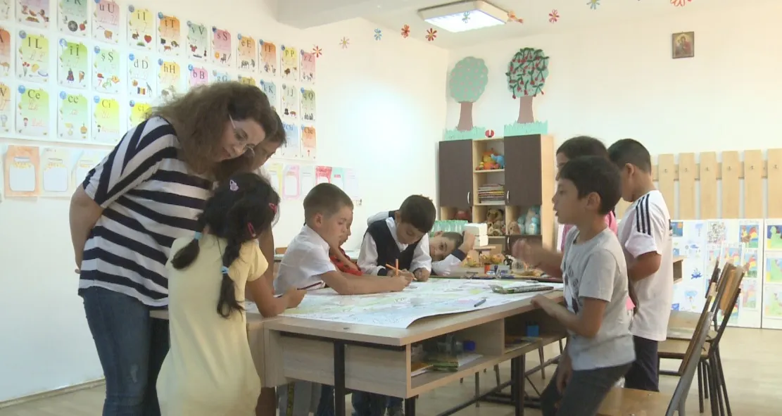 Ateliere de vacanță pentru elevii romi de la Școala 1
