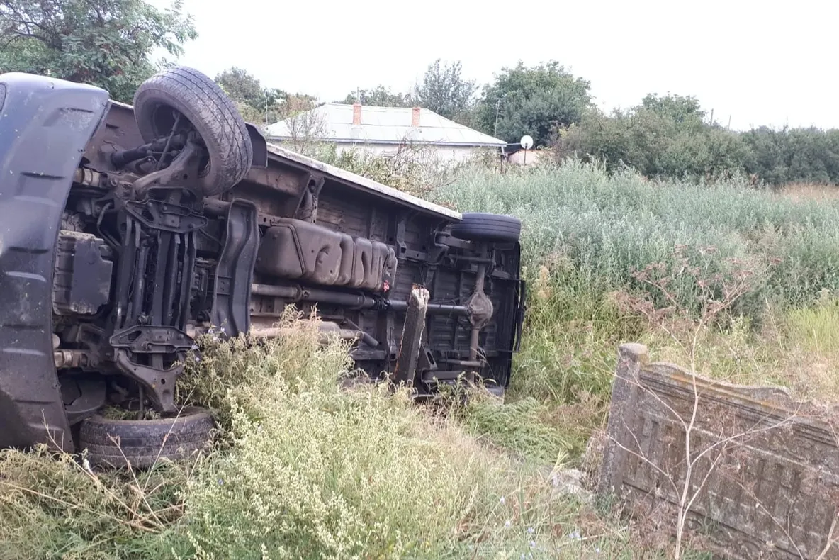 VIDEO. Accident de microbuz în judeţul Olt. O persoană a murit şi cinci au fost rănite
