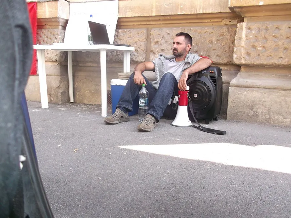 Dascălul protestatar din Poboru s-a întors la catedră: „O angajată din minister mi-a atras atenția că nu mă plâng la președinte”