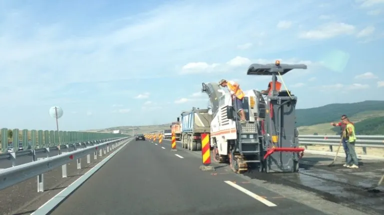 600 de oameni și 200 de utilaje mobilizate pentru construcția tronsonului din Olt al Drumului Expres Craiova-Pitești