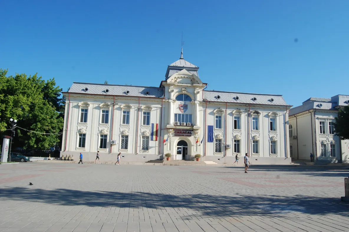 Locuri de muncă noi, cartiere reabilitate şi hrană caldă pentru populaţia dezavantajată din Caracal, în cadrul unui proiect cu fonduri UE