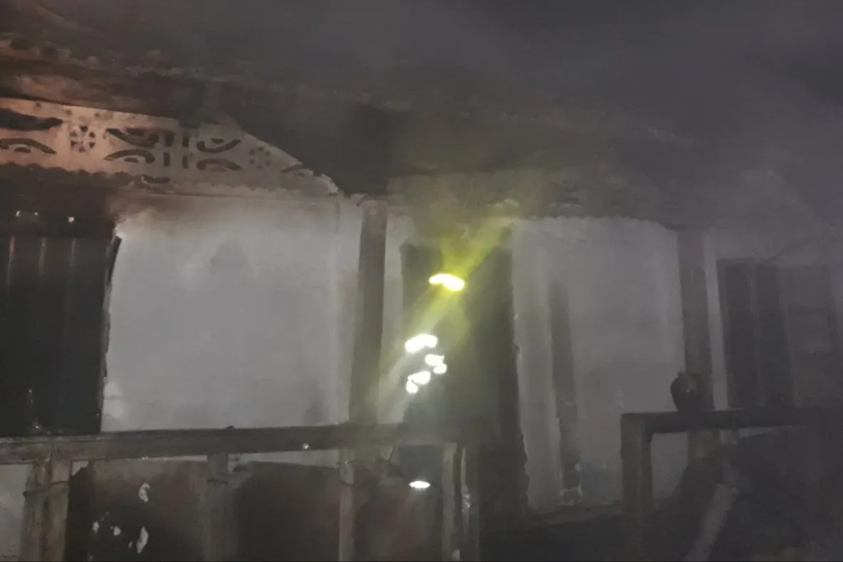 Bătrână din Olt, lăsată fără acoperiș deasupra capului, în plină iarnă