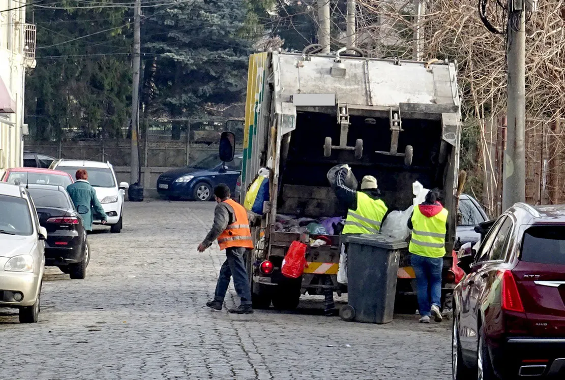 CJ Olt a anunţat când scoate din nou la licitaţie colectarea gunoiului din judeţ