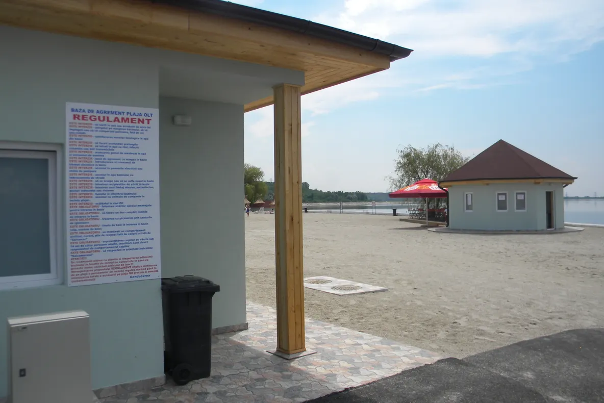 Pregătiri pentru sezonul estival. Primăria Slatina caută o firmă care să vândă mâncare şi răcoritoare pe Plaja Olt
