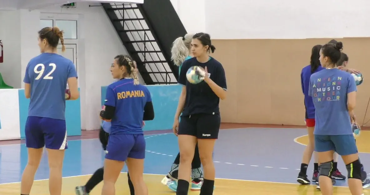 Două handbaliste ale CSM Slatina, convocate la lotul național