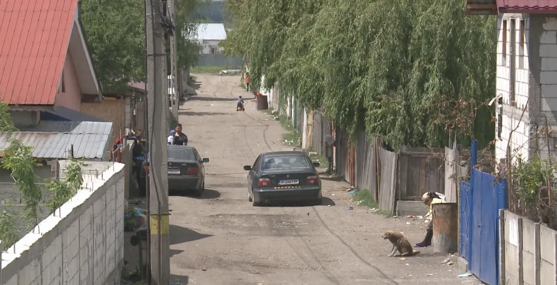 Canalizare și asfalt pe străzi de la periferia Slatinei