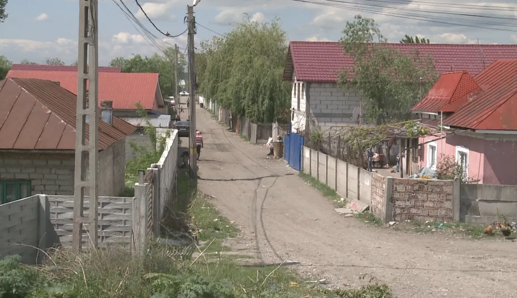 Apă, canalizare și asfalt pe șase străzi din Slatina