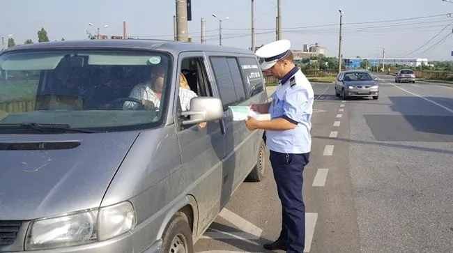 Acţiunea „Truck&amp;Bus”, în Olt | Şoferii de autobuze, microbuze şi autovehicule de transport, controlaţi de poliţişti