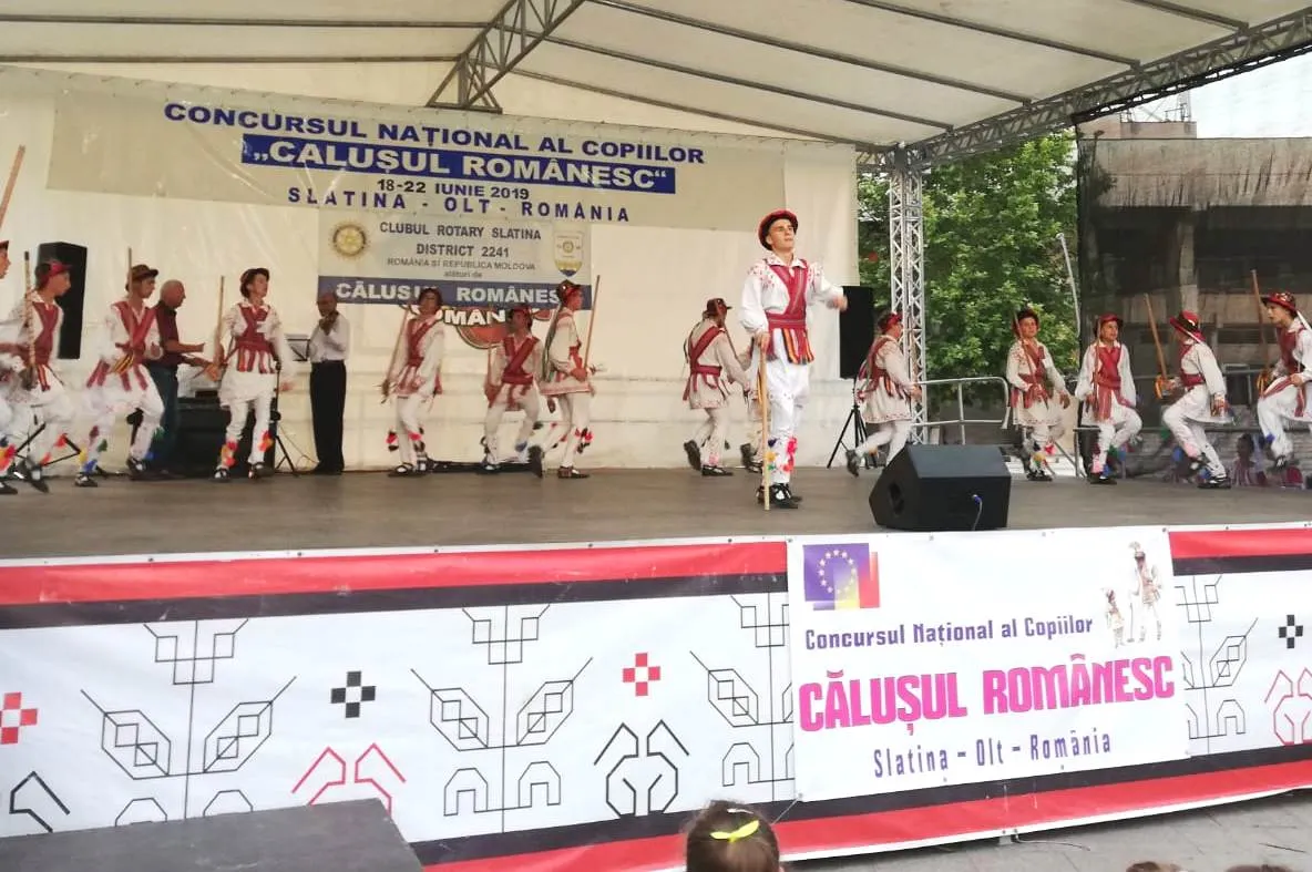 Copiii din Osica de Sus au luat marele trofeu la Concursul "Căluşul Românesc"