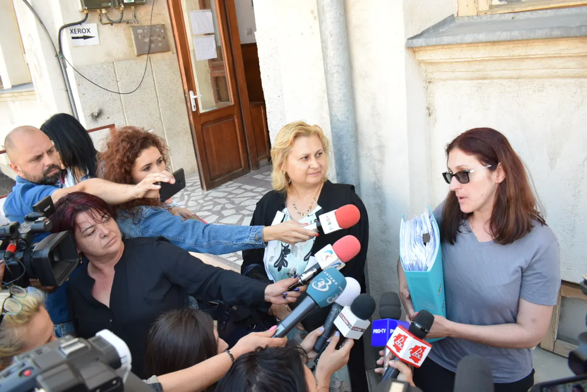 Judecătoria Slatina a rămas în pronunțare, în cazul Sorina. Magistrații, așteptați să decidă dacă fata poate pleca în SUA
