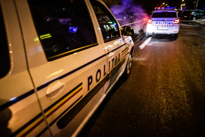 Zeci de permise de conducere, reţinute de poliţiştii olteni în cele patru zile de minivacanţă. Ce amenzi s-au dat