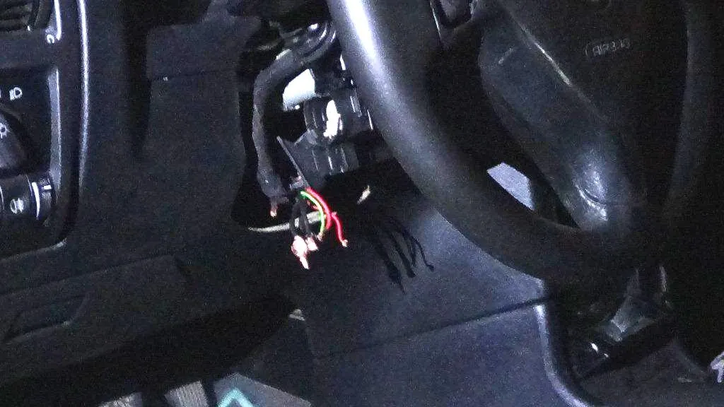 Angajaţii unei spălătorii auto din Slatina, prinşi când împingeau un autoturism pe care îl furaseră