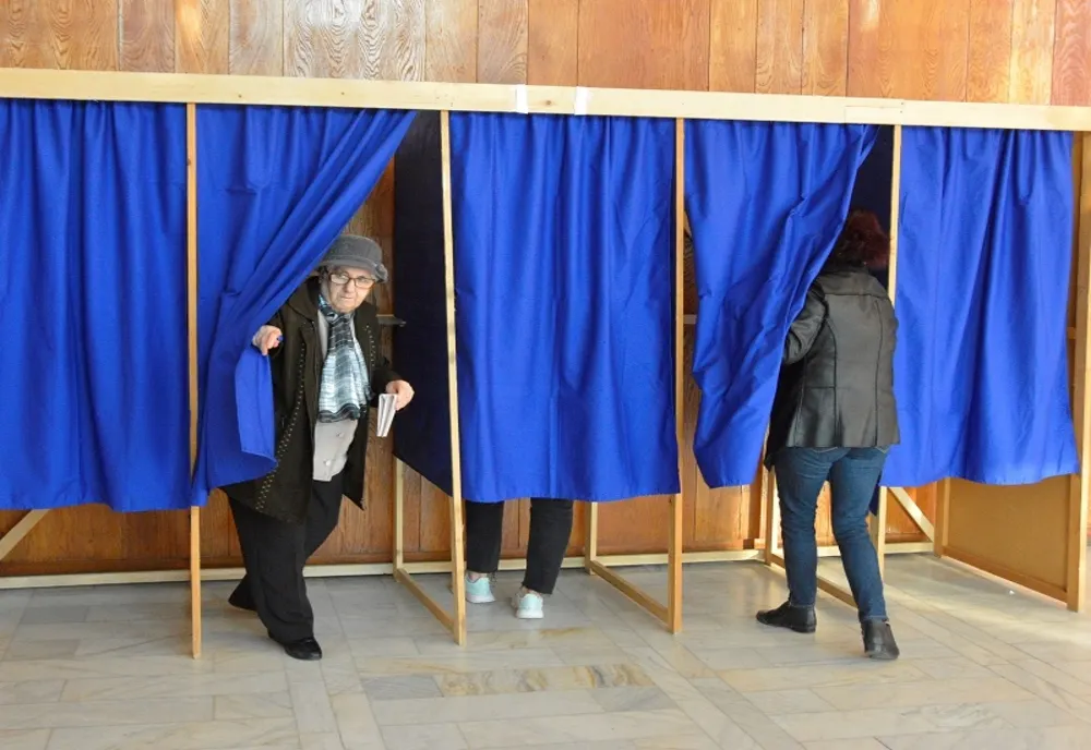 Prezență la vot peste media națională, în Olt