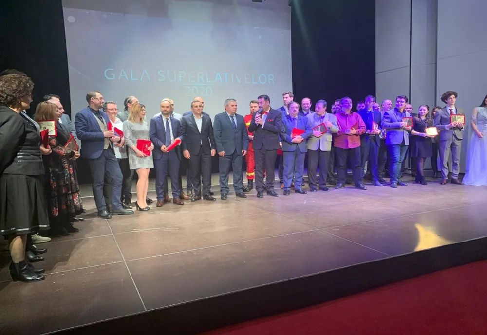 Medicii din Slatina autori ai unei intervenţii chirurgicale complicate, cetăţeni de onoare ai oraşului