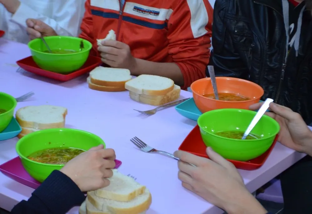 Elevii din trei şcoli oltene vor beneficia de Programul "Masă caldă"