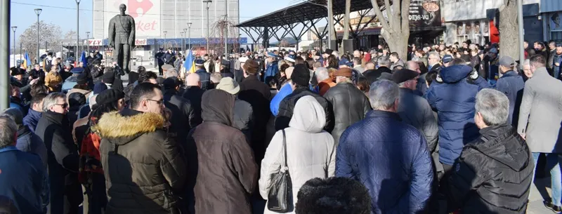 Slătinenii au marcat Mica Unire printr-o horă la statuia domnitorului Cuza - FOTO
