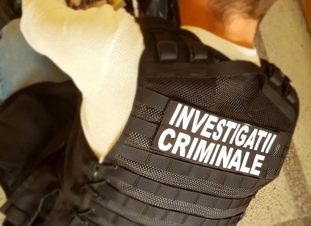 Au spart, noaptea trecută, două magazine din sudul judeţului şi au furat doi saci de ţigări. Cum au acţionat cei doi tineri din Slatina