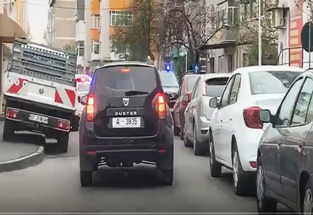 VIDEO. Militarii, intervenţie la un scandal în Slatina. Un tânăr a fost înjunghiat