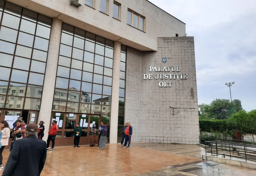 3 iunie, data la care Tribunalul Olt a amânat decizia în Dosarul Caracal. Familiile fetelor şi Dincă cer retrimiterea rechizitoriului procurorilor DIICOT