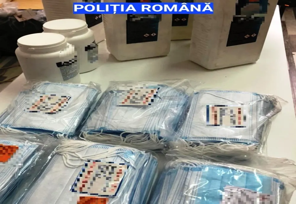 Sute de  măşti şi mii de tablete dezinfectante, găsite de poliţiştii din Olt la o societate din Potcoava