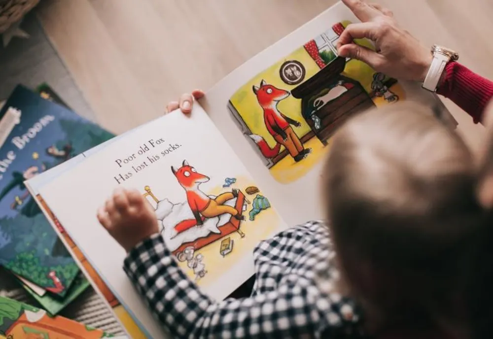 O primărie din Olt dă bani familiilor ca să-şi plătească bonele copiilor 