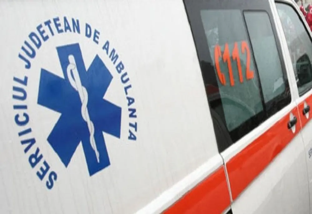 Tentativă de omor. Un bărbat din Olt i-a dat soţiei cu toporul în cap
