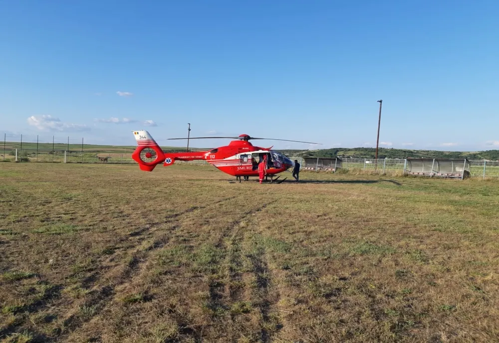Accident grav de moped, în Olt. Bărbat preluat de elicopterul SMURD