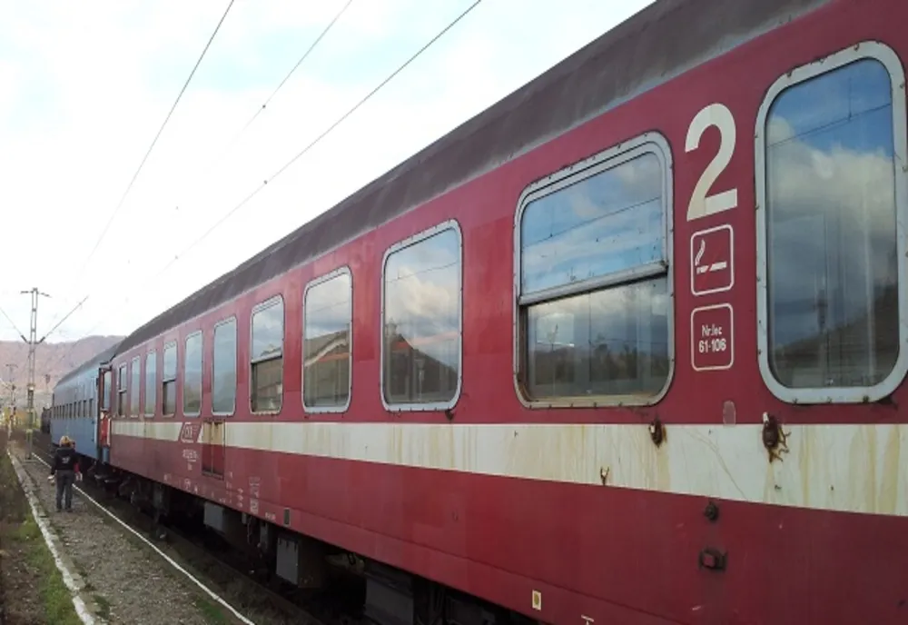 Trafic feroviar întrerupt în Olt. Transbordarea călătorilor, cu mijloace auto