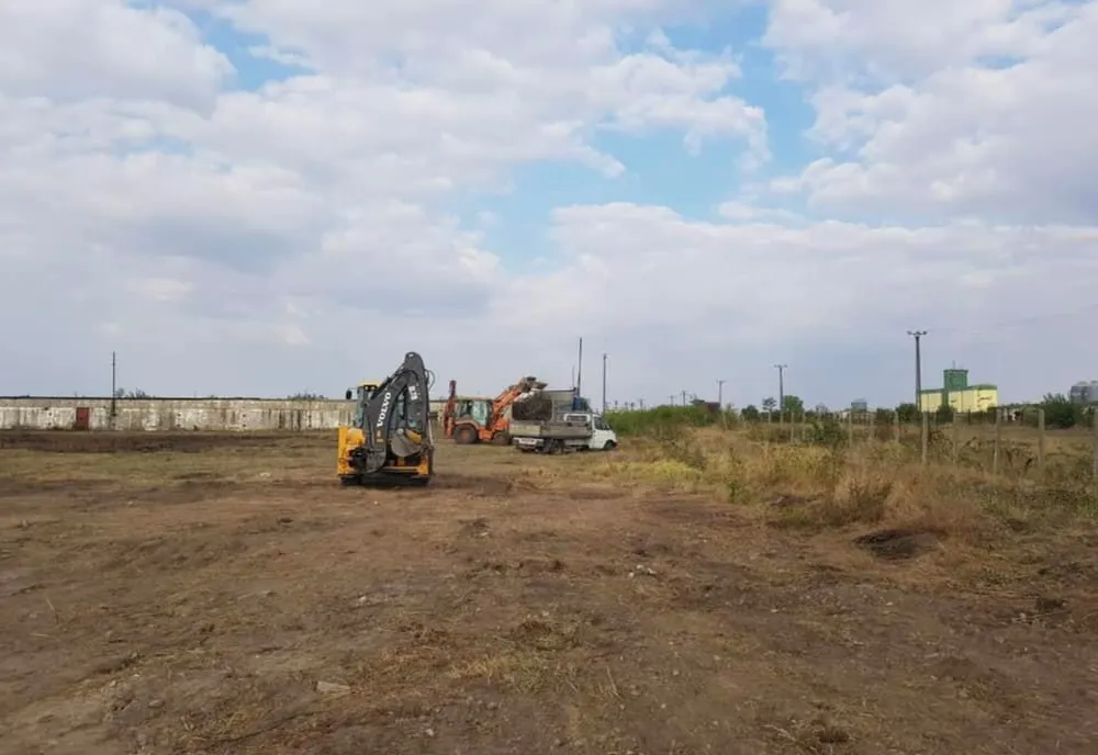 Locuri de muncă. Au început lucrările pentru redeschiderea fostei ferme de pui de la Potcoava