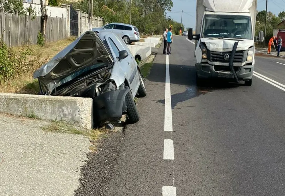 Accident în judeţul Olt. O femeie la spital