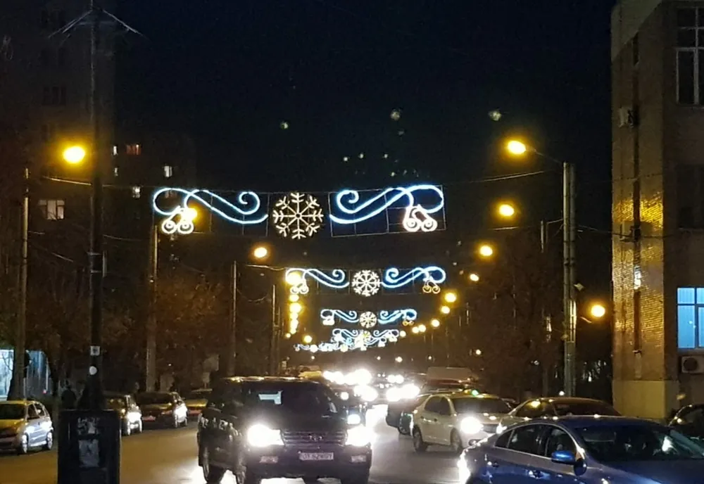Slatina: S-au aprins luminiţile de Sărbători