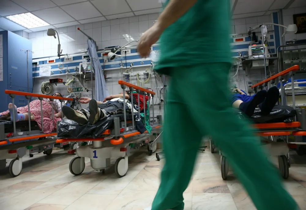 Olt: Un tânăr de doar 34 de ani, revenit recent din Anglia, mort după ce a fost infectat cu COVID-19