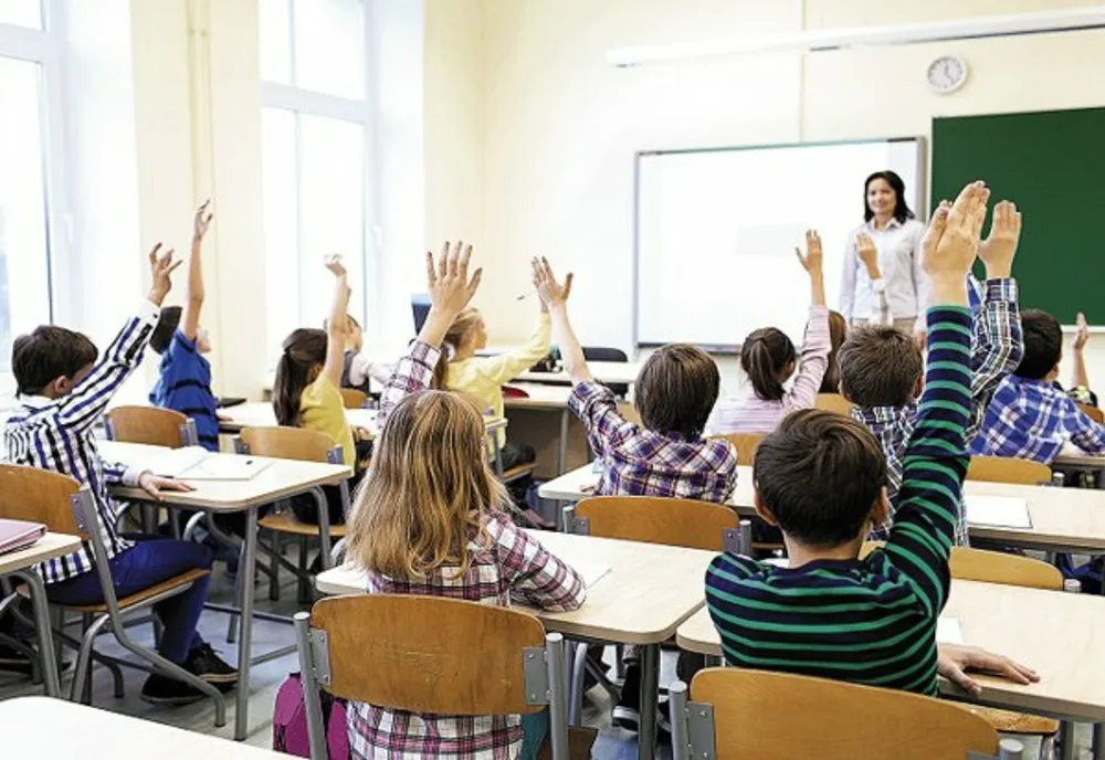 Slatina: Elevii revin de luni la şcoală, după o săptămână de online