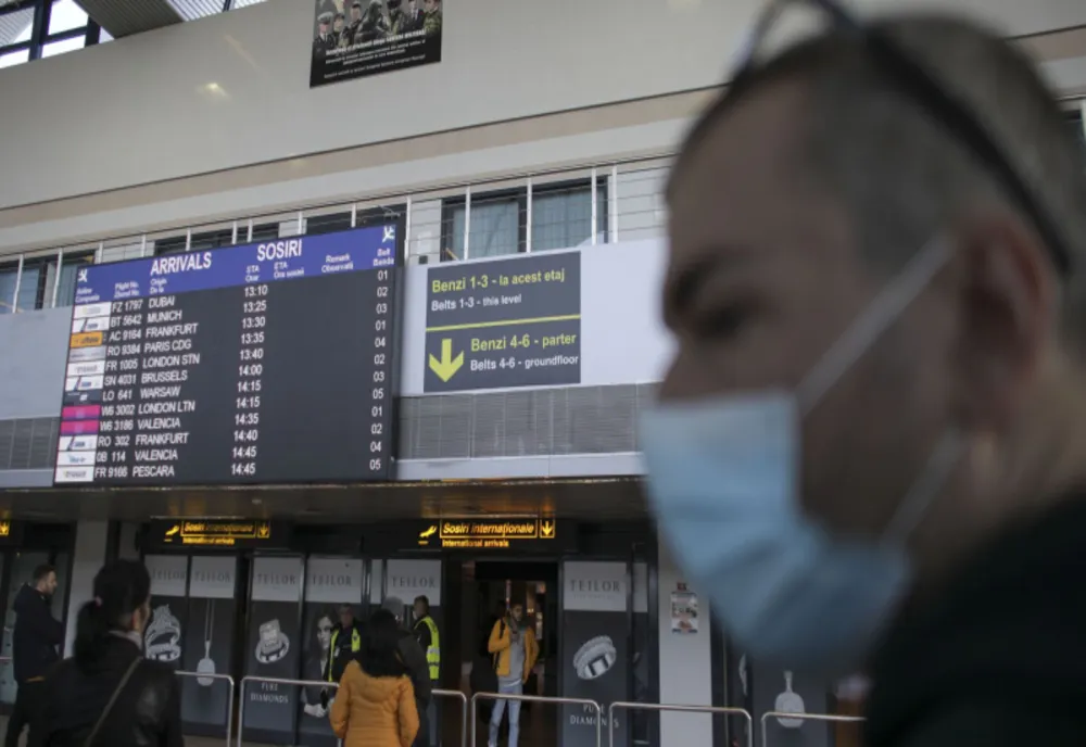 Persoane din Timiş şi Olt prinse la îmbarcare pe aeroportul din Cluj cu buletine COVID-19 false