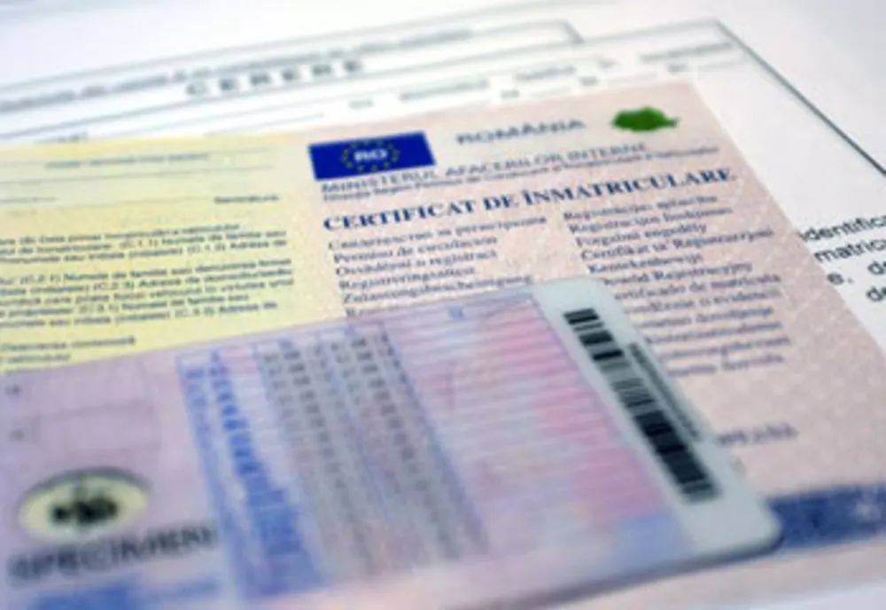 Olt: Trafic de influenţă pentru preschimbarea unui permis de conducere provizoriu. Doi tineri plasaţi sub control judiciar