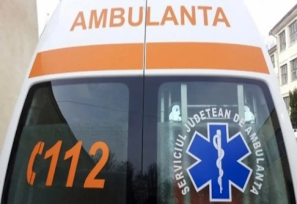 Slatina: O tânără, lovită de un autoturism pe stradă 