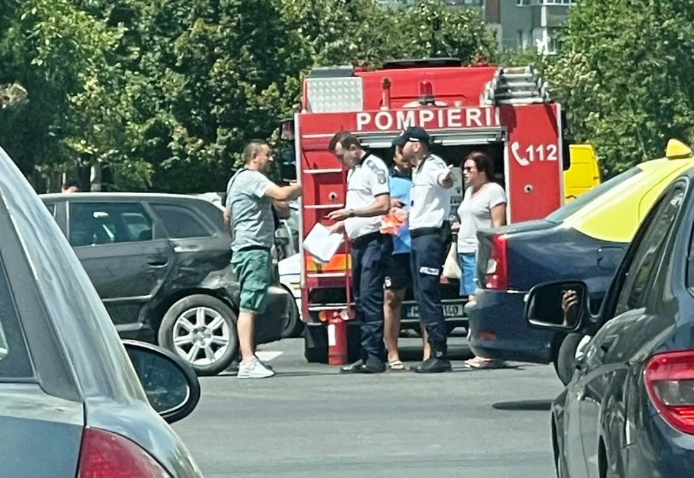 Doi copii din Slatina, răniţi într-un accident rutier