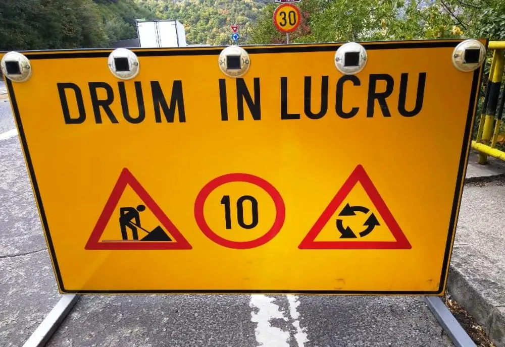 Trei drumuri judeţene şi două poduri din Olt, reabilitate prin Programul "Anghel Saligny"