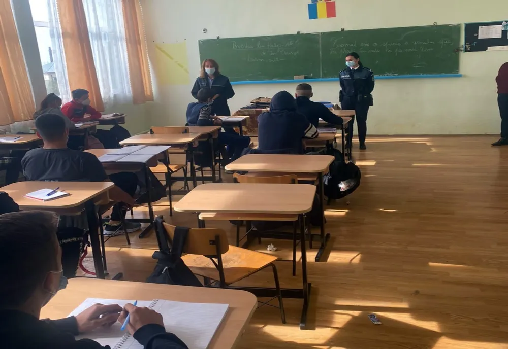 Elevii unui liceu din Slatina, trimişi în online. Motivul - organizarea concursului pentru directori