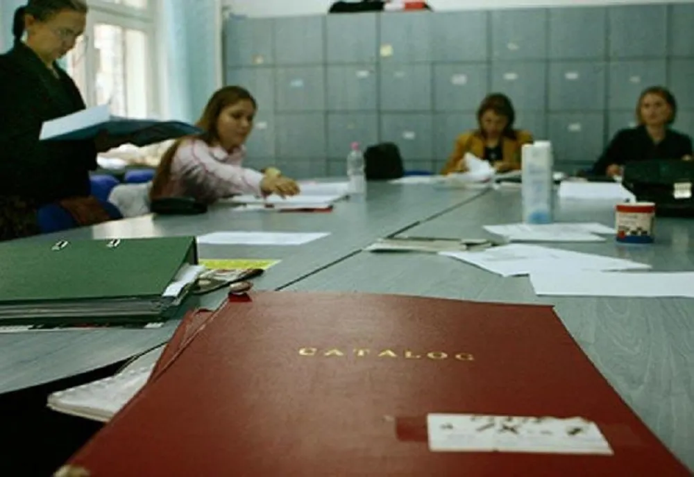 Olt: Profesorii, care vor să devină directori de şcoală, încep susţinerea interviului
