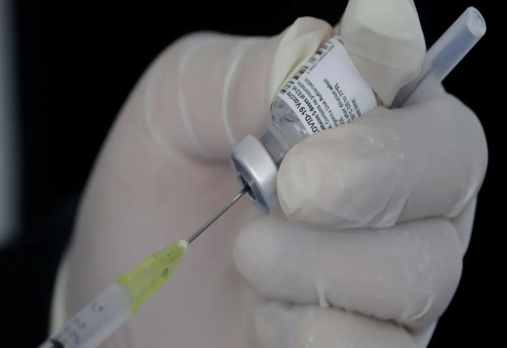 Percheziţii, la Caracal, într-un dosar cu vaccinări fictive