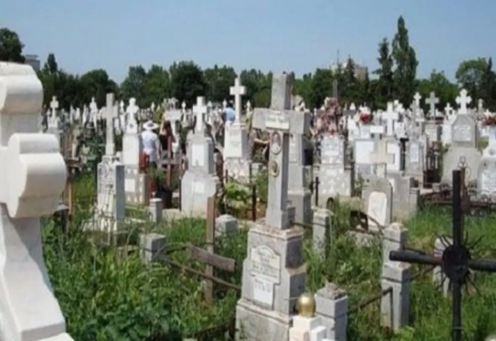 Profanare de morminte, într-un sat din Olt. Un bărbat a fost condamnat