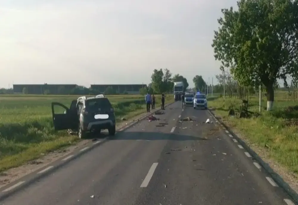 Olt: Două persoane aflate într-o căruţă au murit, după ce au fost lovite de un autoturism