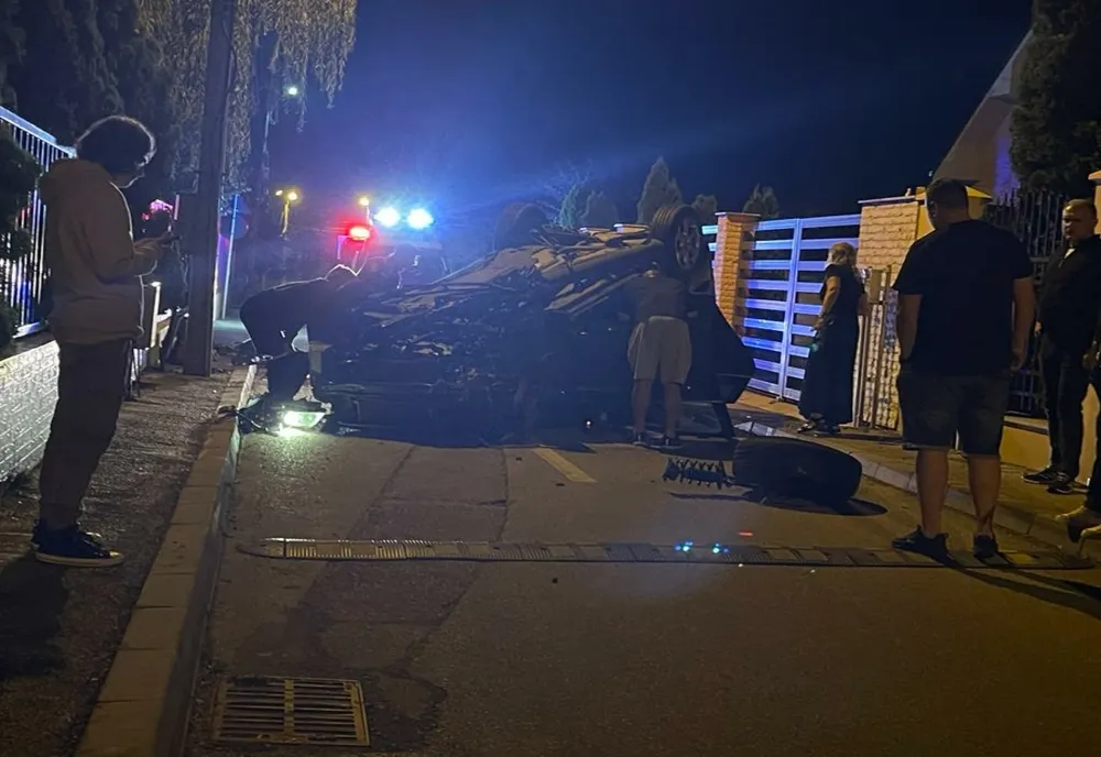 O tânără s-a răsturnat cu autoturismul, pe o stradă din Slatina