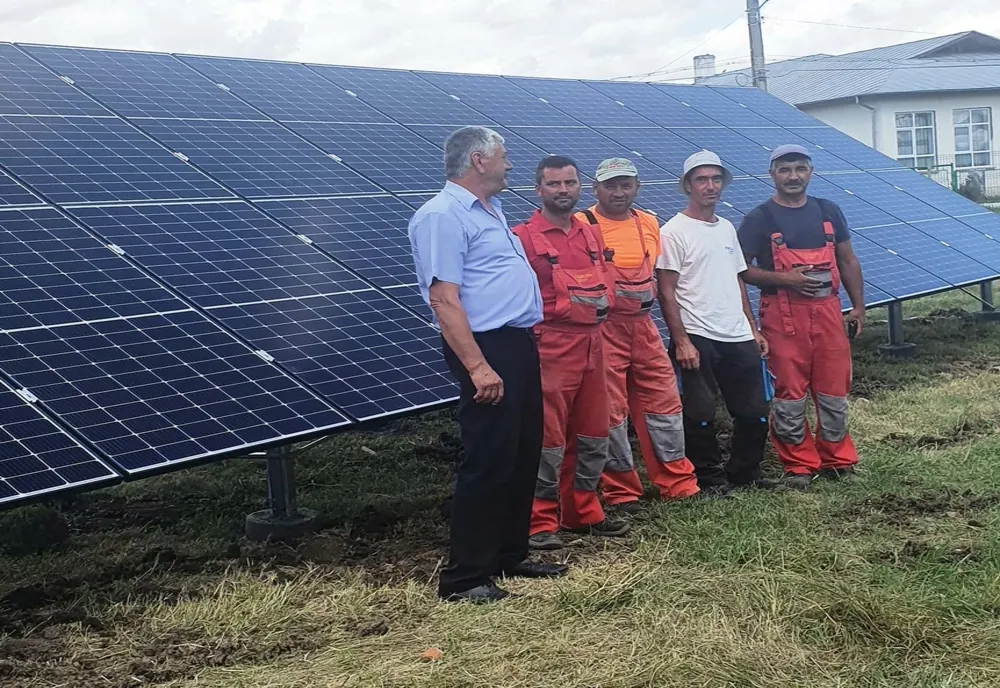 Primarul unei comune din Olt vrea să devină independent energetic. A montat panouri fotovoltaice la sistemul de alimentare cu apă