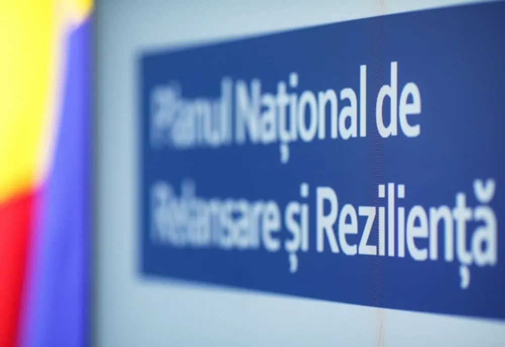 S-au semnat contractele pentru reabilitarea Căminului pentru bătrâni din Slatina şi sediului Centrului Militar Judeţean Olt. Finanţarea, prin PNRR
