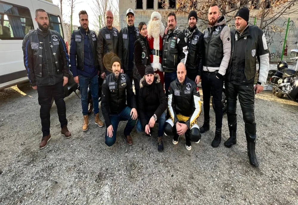 Olt: Moş Crăciun a venit pe motocicletă la copiii din centrele de plasament
